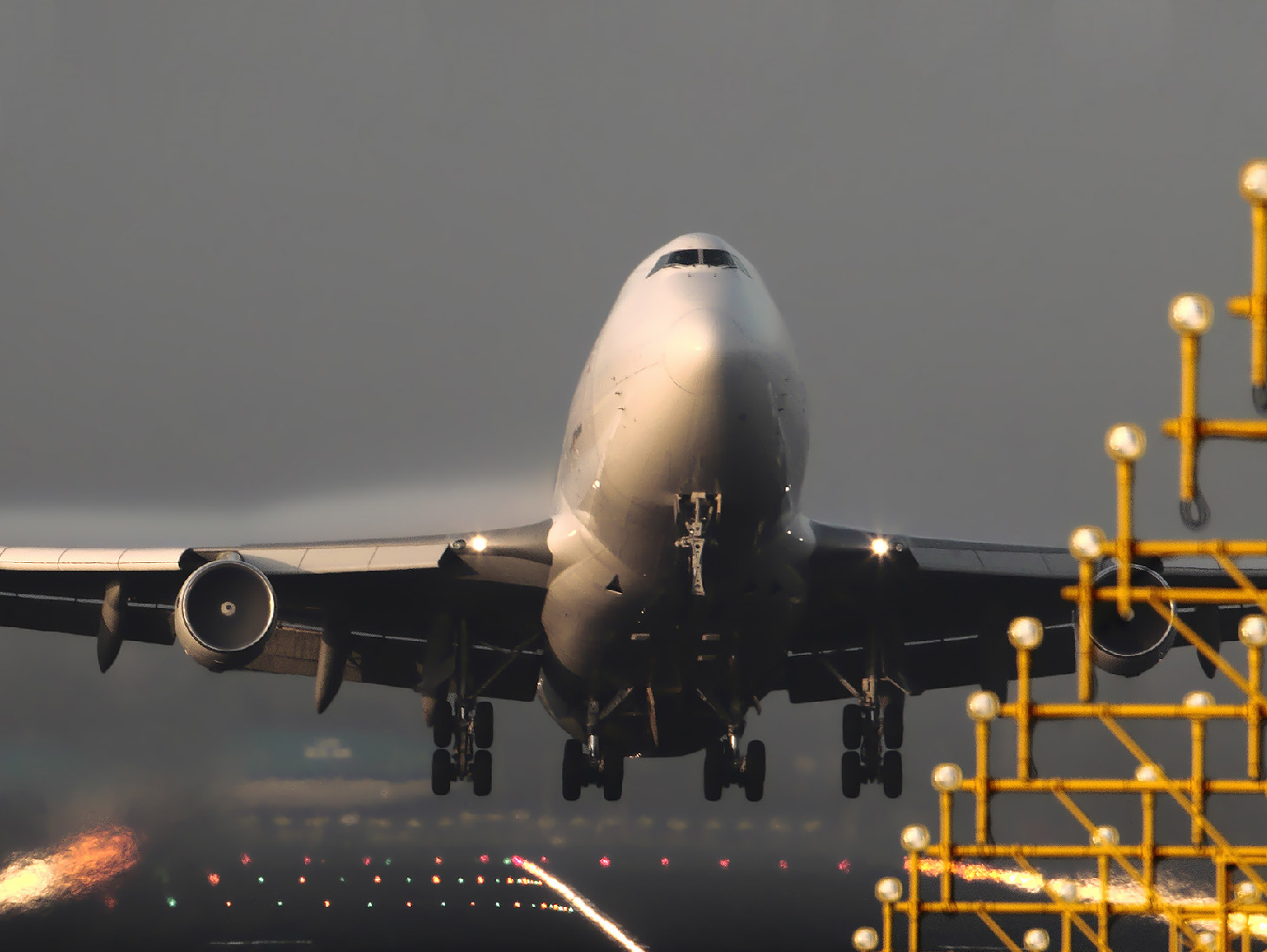 查浦曼航空：专业货运包机服务，定制高效货运包机解决方案