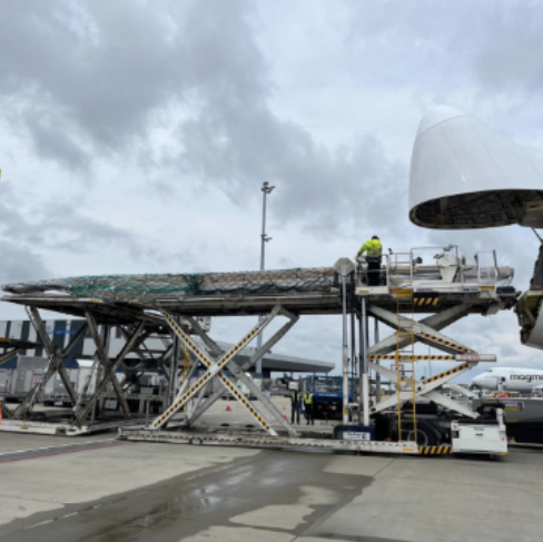 查浦曼AN-124 超大型工业设备包机交付